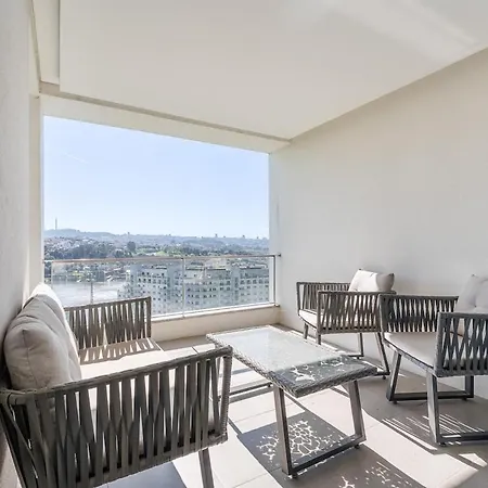 Porto Luxury Riverside Retreat With Douro Views & Garage Apartamento