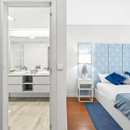 Apartamento Porto Luxury Riverside Retreat With Douro Views & Garage